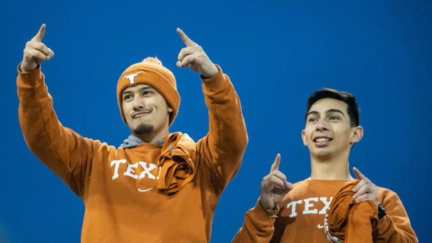 Texas Fan Broll 1